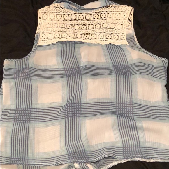 Button Up Crop Top - Picture 2 of 2